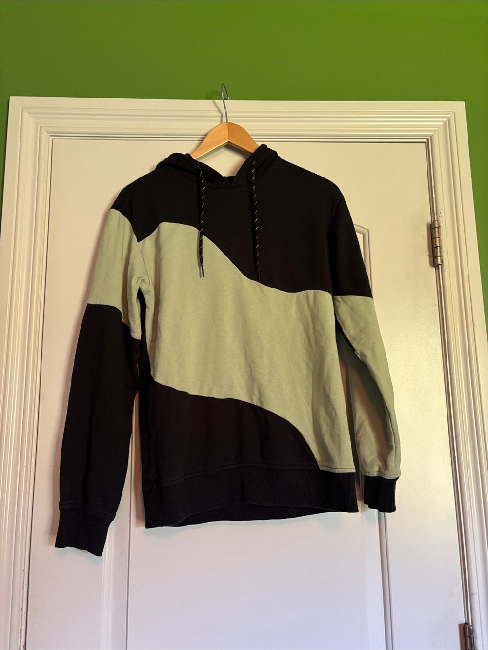 Edgar & Ash Men's Two-Tone Wave Hoodie Sweatshirt - Black & Light Green. Small